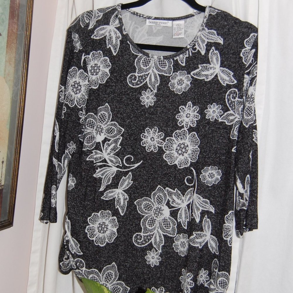 Dark grey and white, 3/4 length sleeve top